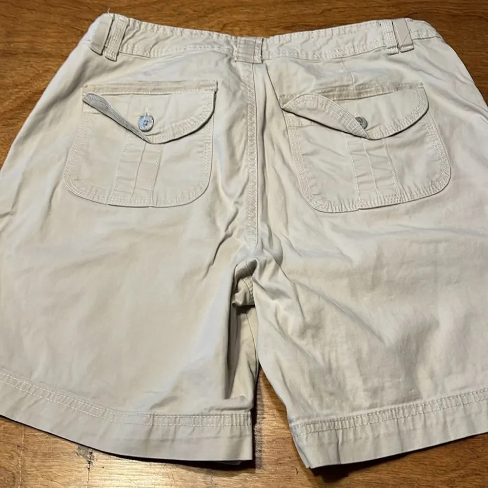 Bandolino Cream Cargo Shorts Classic Lightweight Design